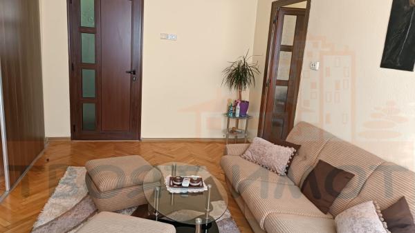 Продава Четиристаен апартамент